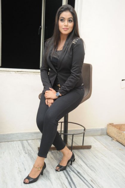 Poorna-at-Nuvvala-Nenila-Audio-Launch